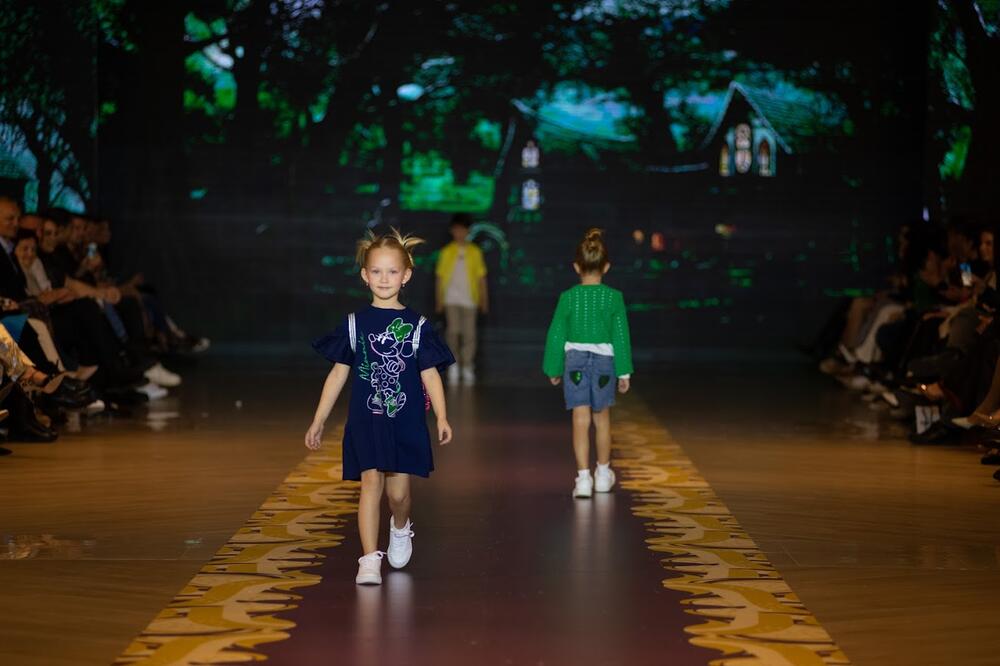 <p>U okviru prve večeri fešn vika koja je održana u utorak veče osam kreatora predstavilo je svoje kolekcije na 32. crnogorskoj nedjelji mode</p>  <p>Pogledajte kako su izgledala ta ostvarenja.</p>