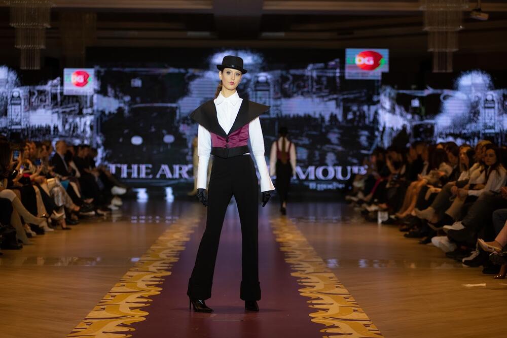 <p>U okviru prve večeri fešn vika koja je održana u utorak veče osam kreatora predstavilo je svoje kolekcije na 32. crnogorskoj nedjelji mode</p>  <p>Pogledajte kako su izgledala ta ostvarenja.</p>