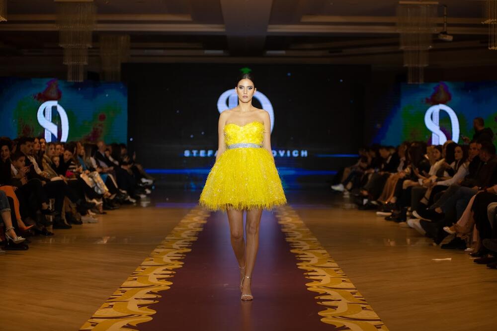 <p>U okviru prve večeri fešn vika koja je održana u utorak veče osam kreatora predstavilo je svoje kolekcije na 32. crnogorskoj nedjelji mode</p>  <p>Pogledajte kako su izgledala ta ostvarenja.</p>