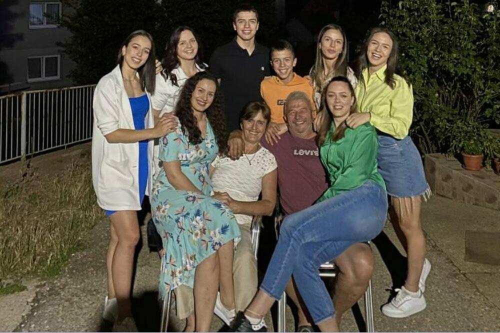 Porodica Ćorović na okupu, Foto: Privatna arhiva