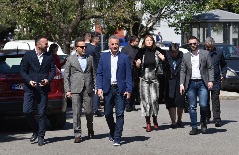 <p>Đukanović juče podnio ostavku na funkciju šefa stranke, na kojoj je bio od 1998. godine</p>