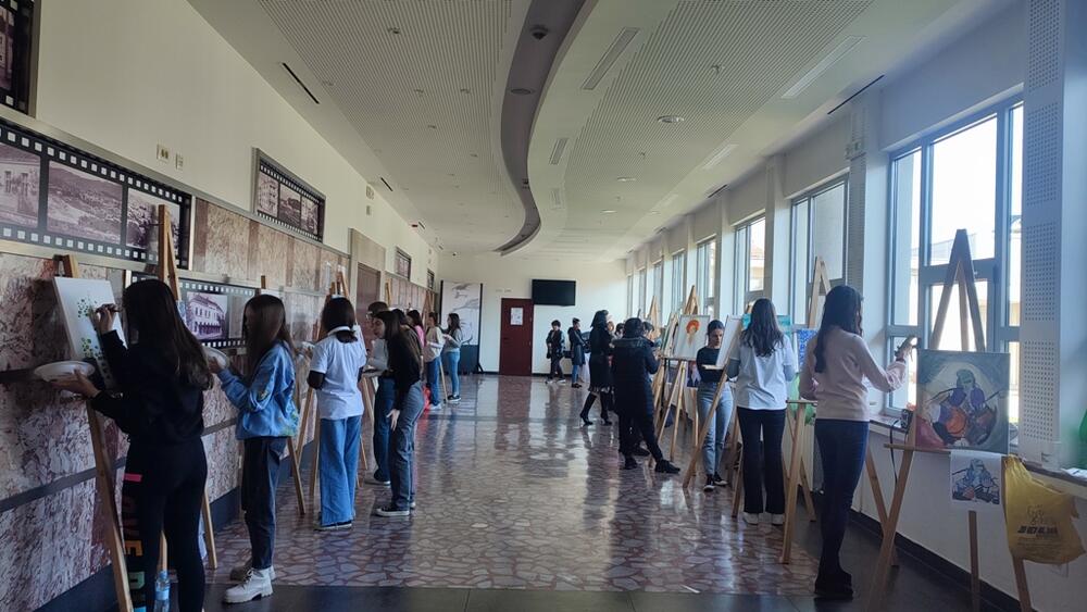 <p>Predsjednik Opštine Marko Kovačević kazao je da je bazar dobra prilika da se građanima koji se bave izradom rukotvorina pruži šansa da svoj rad prezentuju, ali i zarade</p>