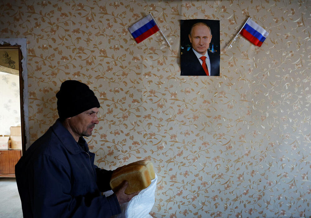 Putinov portret na zidu kuće u Tošivku u regionu Lugansk