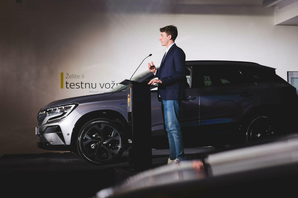 <p>Kompanija Alliance je na svečanosti pod nazivom „Drive the future” upriličenoj u četvrtak 6. aprila, u salonu u Podgorici, predstavila tri nova modela koja nam otkrivaju kakva nas budućnost očekuje kada su u pitanju brendovi Renault i Dacia.</p>