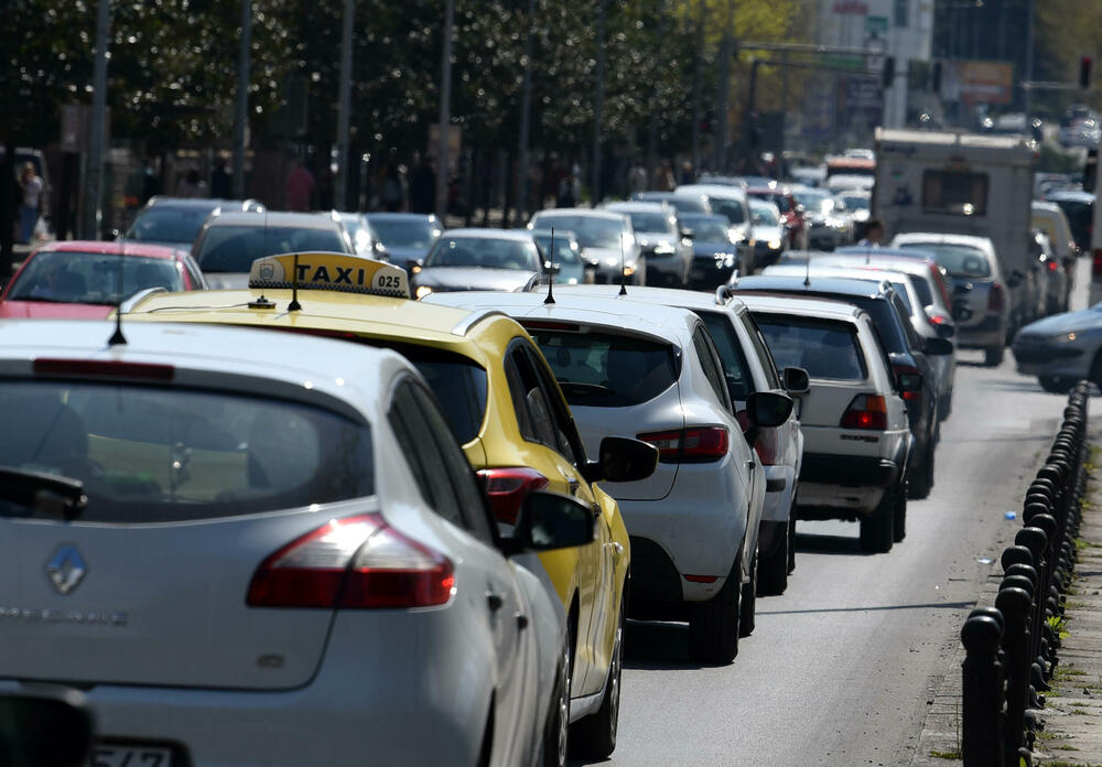 <p>Kolone su se tokom radnog vremena mogle primijetiti na više saobraćajnica u gradu</p>