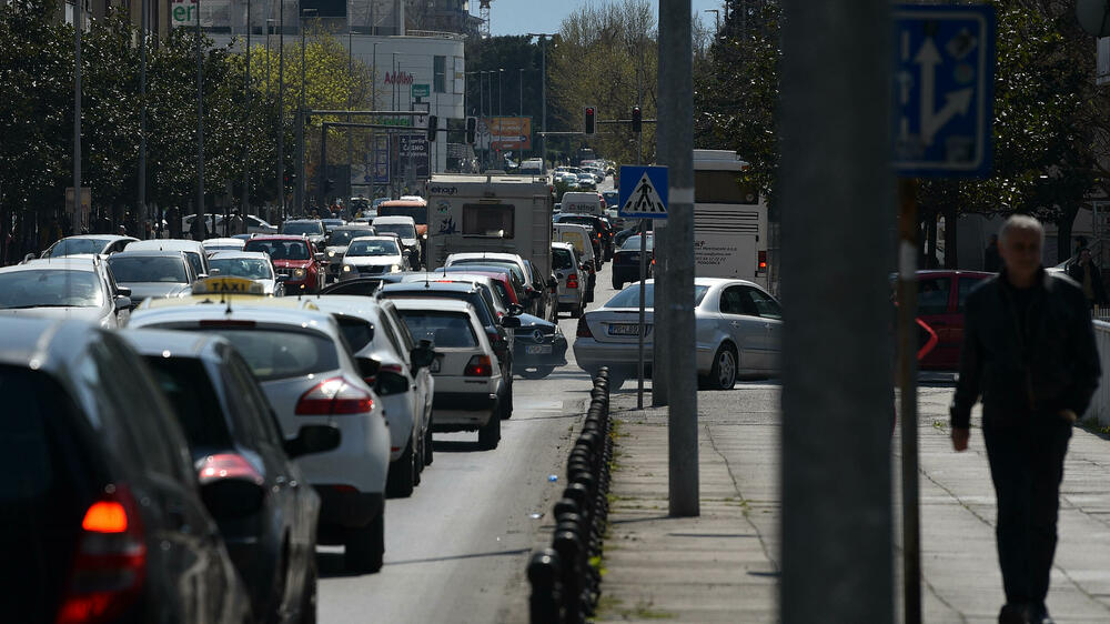 <p>Kolone su se tokom radnog vremena mogle primijetiti na više saobraćajnica u gradu</p>