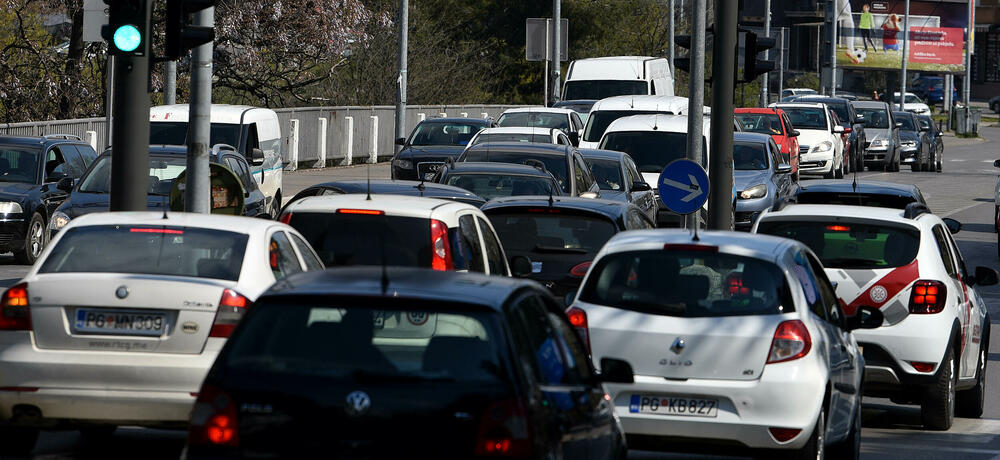 <p>Kolone su se tokom radnog vremena mogle primijetiti na više saobraćajnica u gradu</p>