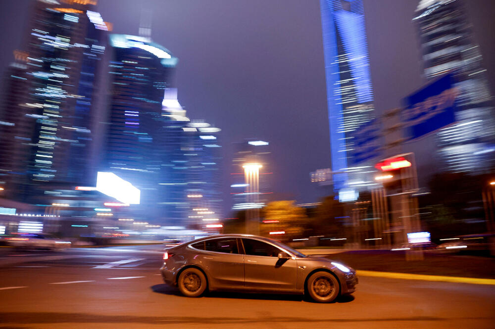 "Tesla” električno vozilo u Šangaju, Foto: Rojters