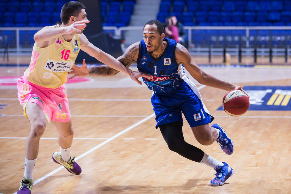 Kameron Rejnolds u prvom duelu sa Megom ove sezone, Foto: KK Budućnost Voli