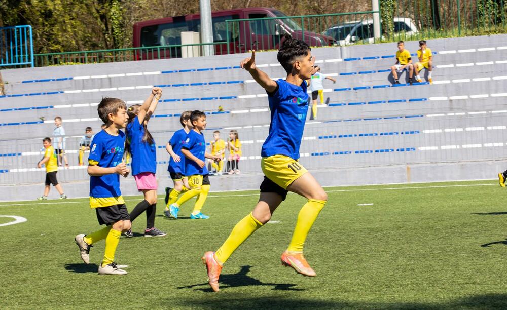 <p>"Kancelarija za RE će svakako i u narednom periodu pružati podršku romskoj zajednici kako bi unaprijedili kvalitet života, pa i danas, kao i svakog drugog dana, šaljemo podršku pripadnicima RE zajednice, sa željom da ukupni uslovi u kojima žive budu na što višem nivou”, kazala je Hristina Laban ispred Kancelarije za Rome i Egipćane</p>