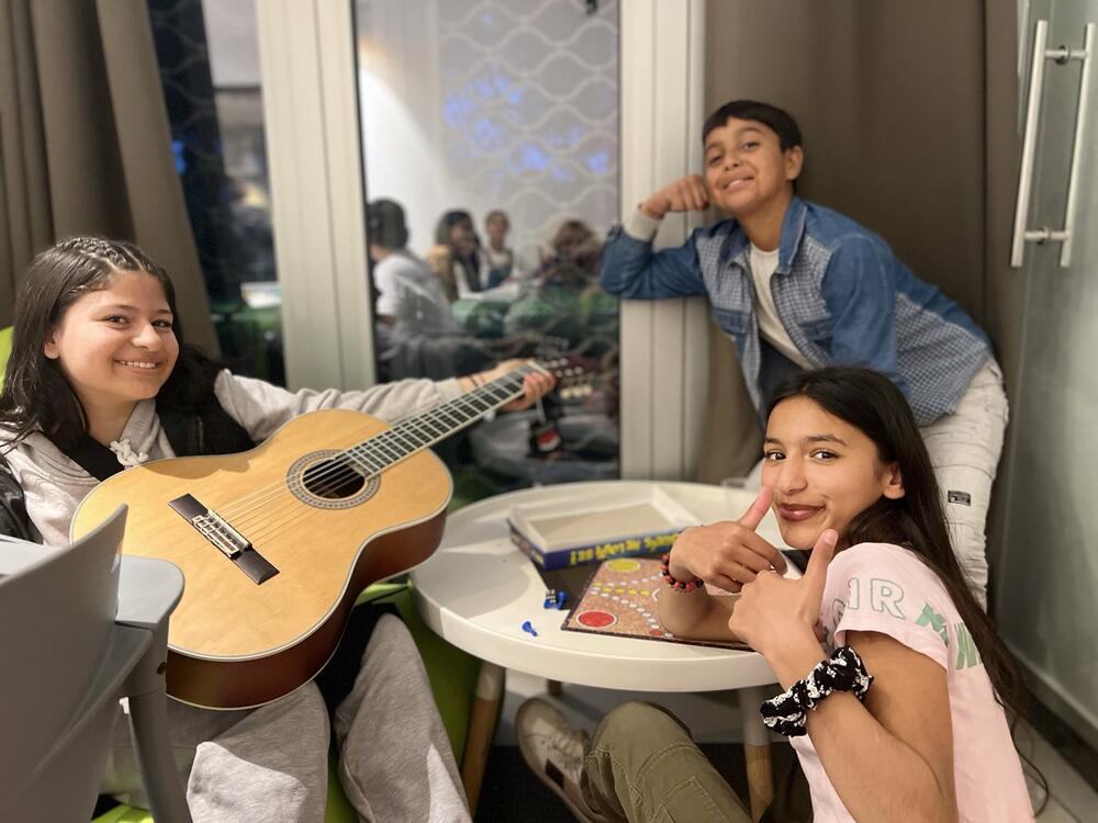 <p>"Kancelarija za RE će svakako i u narednom periodu pružati podršku romskoj zajednici kako bi unaprijedili kvalitet života, pa i danas, kao i svakog drugog dana, šaljemo podršku pripadnicima RE zajednice, sa željom da ukupni uslovi u kojima žive budu na što višem nivou”, kazala je Hristina Laban ispred Kancelarije za Rome i Egipćane</p>