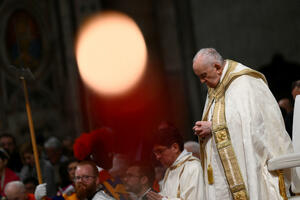Papa služio misu za uskršnje bdjenje
