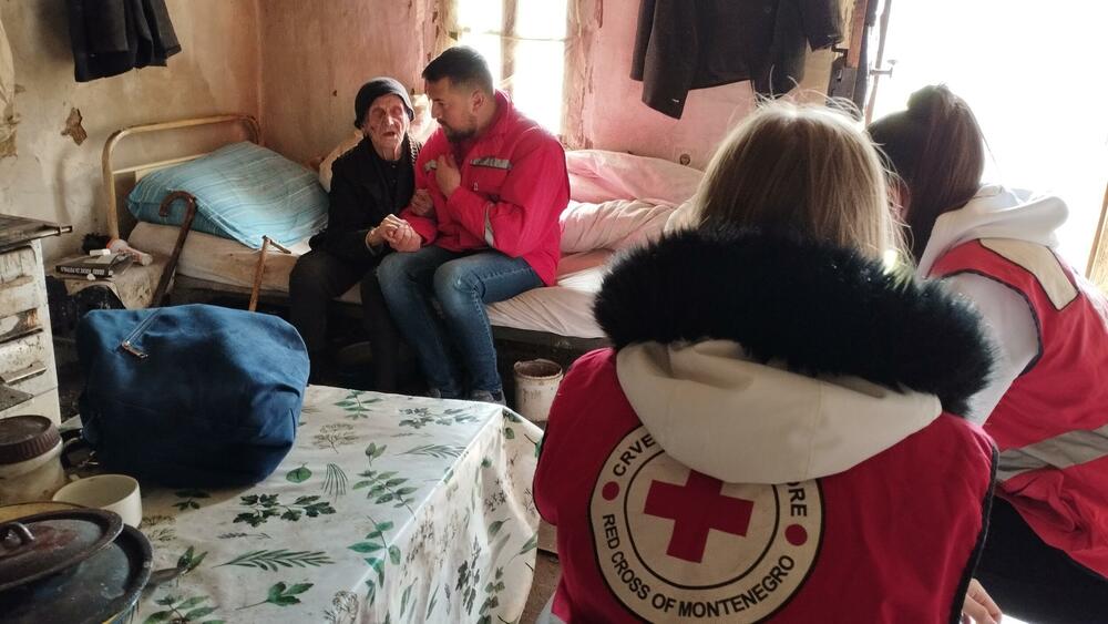Aktivisti Crvenog krsta sa Danicom