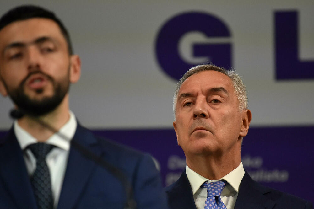 Zadovoljan izborom nasljednika, ali ostaje u DPS-u: Đukanović i Živković, Foto: BORIS PEJOVIC