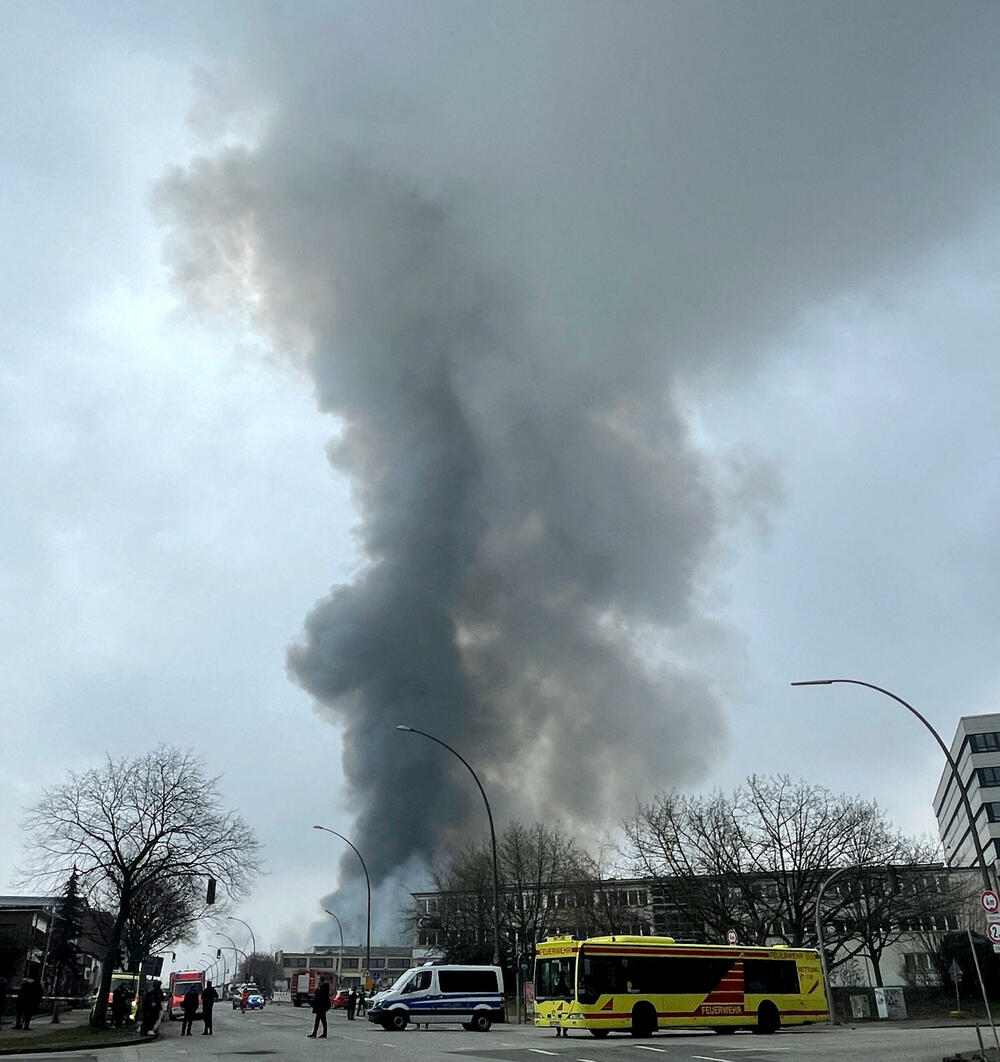 <p>Njemačka novinska agencija Dpa ​​javila je da je požar izbio oko 4.30 ujutru u okrugu Rotenburgzort, u istočnom dijelu drugog po veličini njemačkog grada</p>