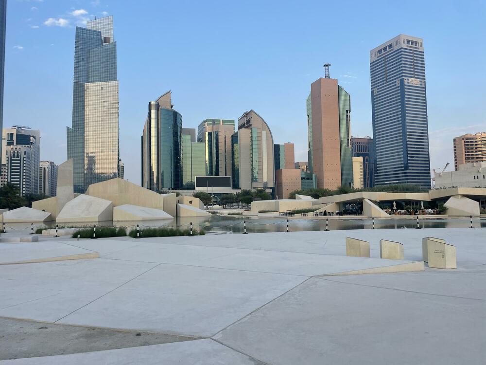 Moderni trg u okviru Qasr Al Hosna