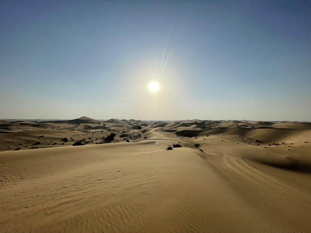 <p>Dubai je, kao i Abu Dabi, dosta razuđen - što nas je iznenadilo. Prvi pit-stop nam je bio stari Dubaji - njihova Stara varoš. Splet starih građevina koji je prepun autentičnih izloga, prodavnica, restorana, zaista vas vodi kroz istoriju mjesta, gdje odmorite od velikih modernih zgrada i staklenih fasada</p>