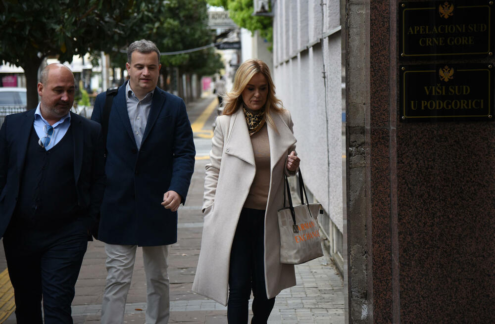 <p>Advokat Miroje Jovanović je danas na sudu rekao da ima podatke koje ne može javno da saopšti, čak ni ukoliko bi se javnost isključila sa suđenja</p>