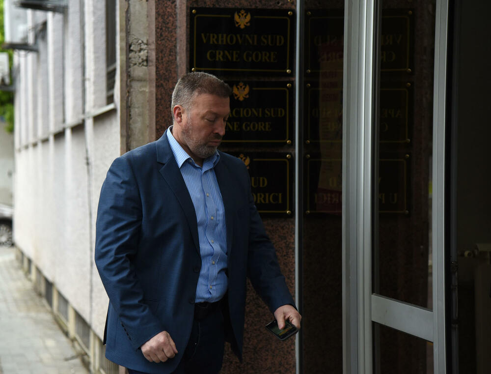 <p>Advokat Miroje Jovanović je danas na sudu rekao da ima podatke koje ne može javno da saopšti, čak ni ukoliko bi se javnost isključila sa suđenja</p>