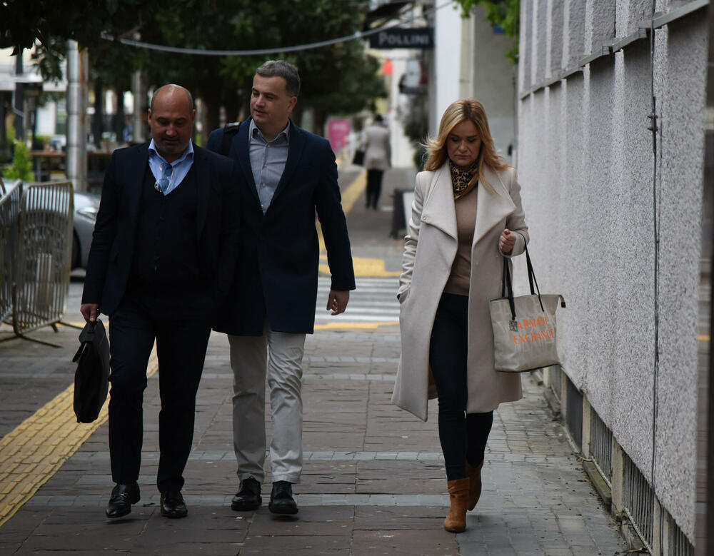 <p>Advokat Miroje Jovanović je danas na sudu rekao da ima podatke koje ne može javno da saopšti, čak ni ukoliko bi se javnost isključila sa suđenja</p>