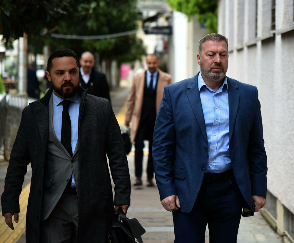 <p>Advokat Miroje Jovanović je danas na sudu rekao da ima podatke koje ne može javno da saopšti, čak ni ukoliko bi se javnost isključila sa suđenja</p>