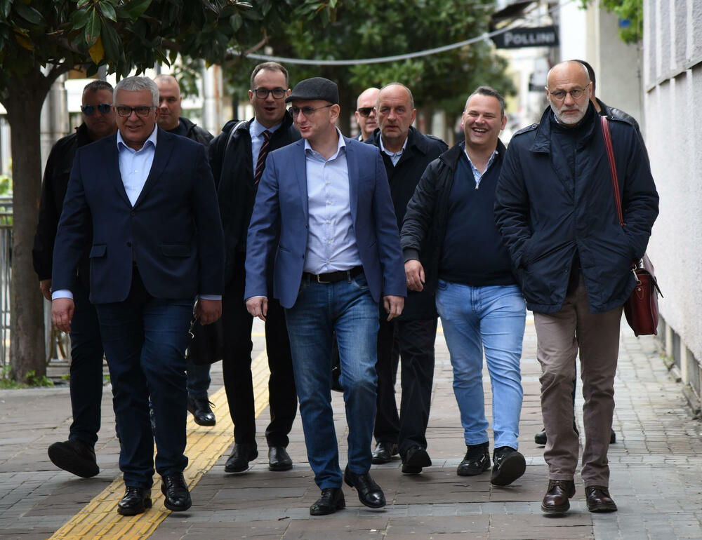 <p>Advokat Miroje Jovanović je danas na sudu rekao da ima podatke koje ne može javno da saopšti, čak ni ukoliko bi se javnost isključila sa suđenja</p>