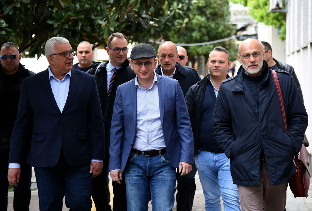 <p>Advokat Miroje Jovanović je danas na sudu rekao da ima podatke koje ne može javno da saopšti, čak ni ukoliko bi se javnost isključila sa suđenja</p>