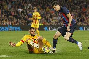 Barsa na „samo” plus 13, Đirona odoljela na „Kamp nouu”