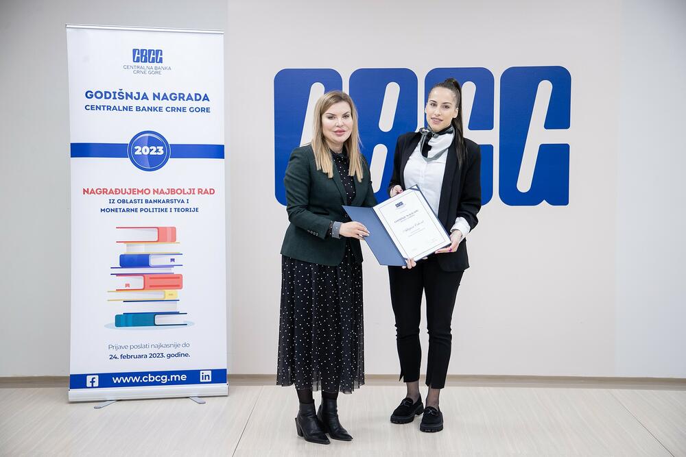 <p>"Nagrada za najbolji doktorski rad ove godine nije dodijeljena. Od ustanovljenja, Godišnju nagradu dobilo je 49 diplomaca, magistara i doktora nauka. Obilježavanje Dana CBCG biće tradicionalno završeno akcijom dobrovoljnog davanja krvi zaposlenih", navodi se u saopštenju</p>