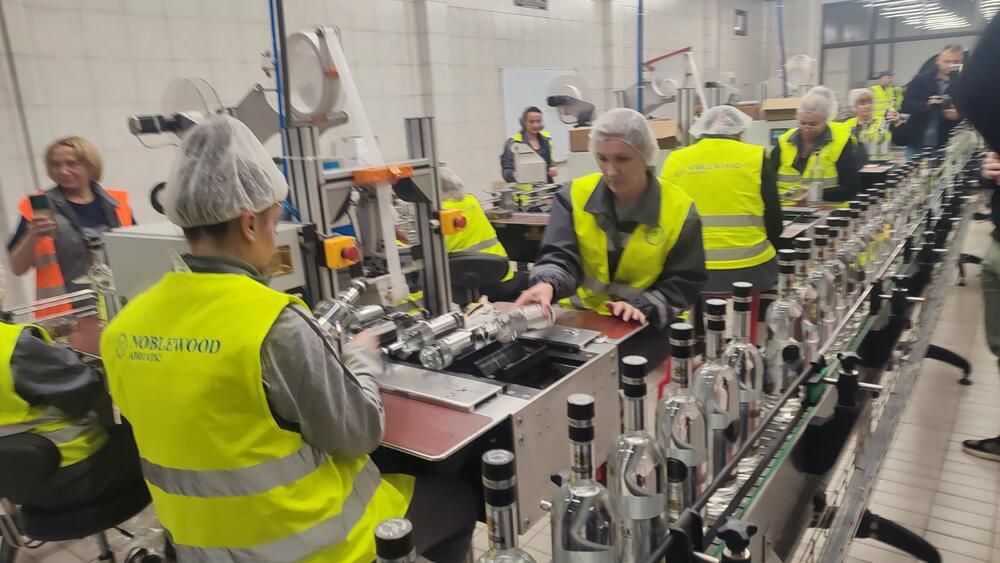 <p>"Ovo je podsticaj da i dalje nastavimo da kreiramo jedan ovakav ambijent u industrijskim zonama Nikšića, uvjeren sam da će ovakvih investicija biti još", poručio je Kovačević</p>