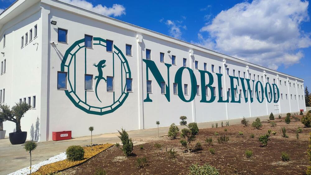 <p>"Ovo je podsticaj da i dalje nastavimo da kreiramo jedan ovakav ambijent u industrijskim zonama Nikšića, uvjeren sam da će ovakvih investicija biti još", poručio je Kovačević</p>