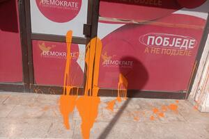 Kancelarije Demokrata u Baru polivene farbom u toku noći