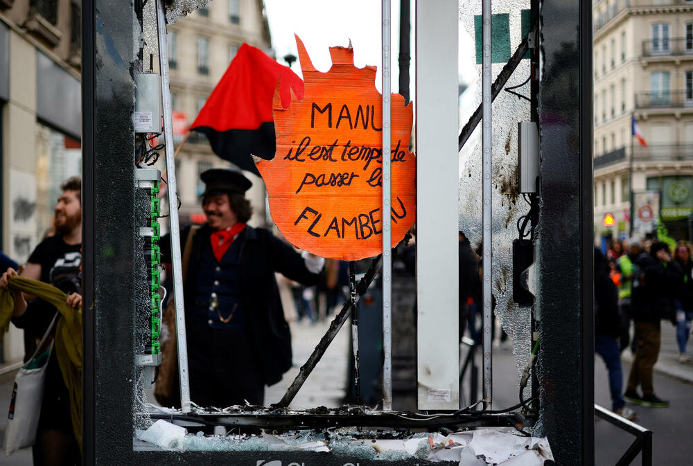 <p>Ljevičarski sindikat CGT, okosnica protestnog pokreta koji se protivi Makronovom planu da poveća starosnu granicu za odlazak u penziju sa 62 na 64 godine, najavio je danas da će mobilizacija građana biti nastavljena "u ovom ili onom obliku" dok sporni zakon ne bude povučen</p>