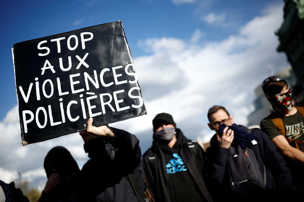 <p>Ljevičarski sindikat CGT, okosnica protestnog pokreta koji se protivi Makronovom planu da poveća starosnu granicu za odlazak u penziju sa 62 na 64 godine, najavio je danas da će mobilizacija građana biti nastavljena "u ovom ili onom obliku" dok sporni zakon ne bude povučen</p>