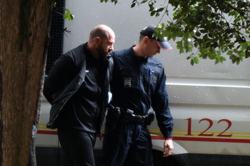 Privođenje jednog od osumnjičenih u Viši sud, Foto: Luka Zeković