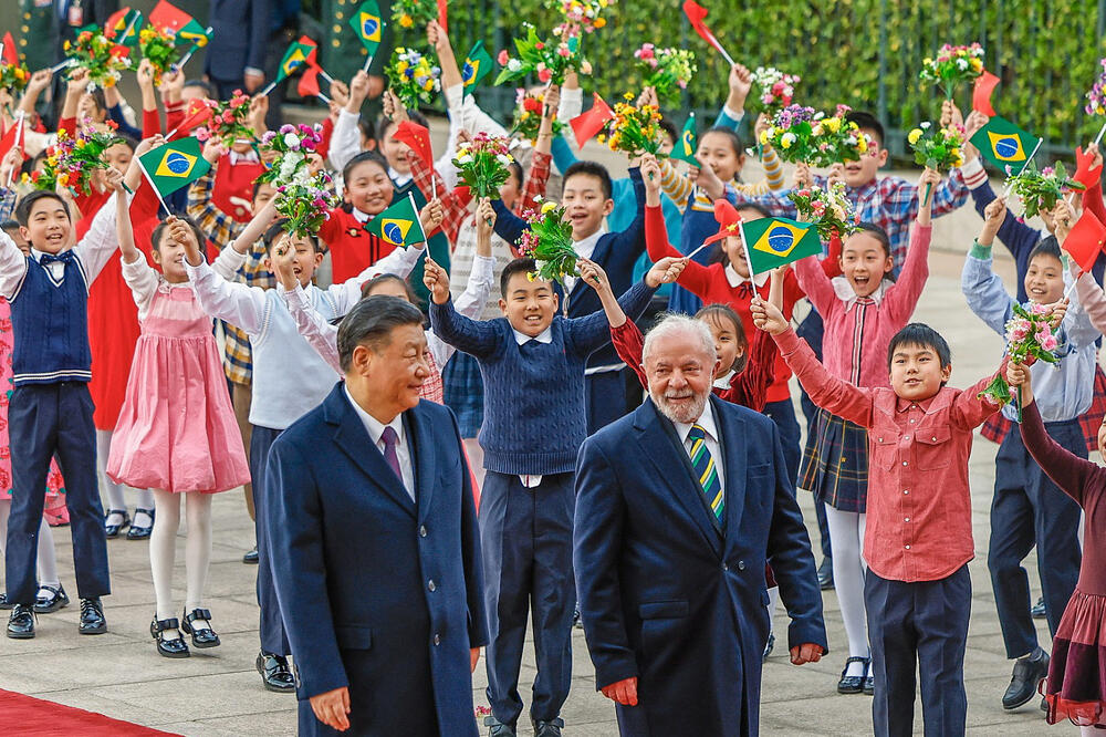 Lula da Silva i Si Đinping juče u Pekingu, Foto: Rojters