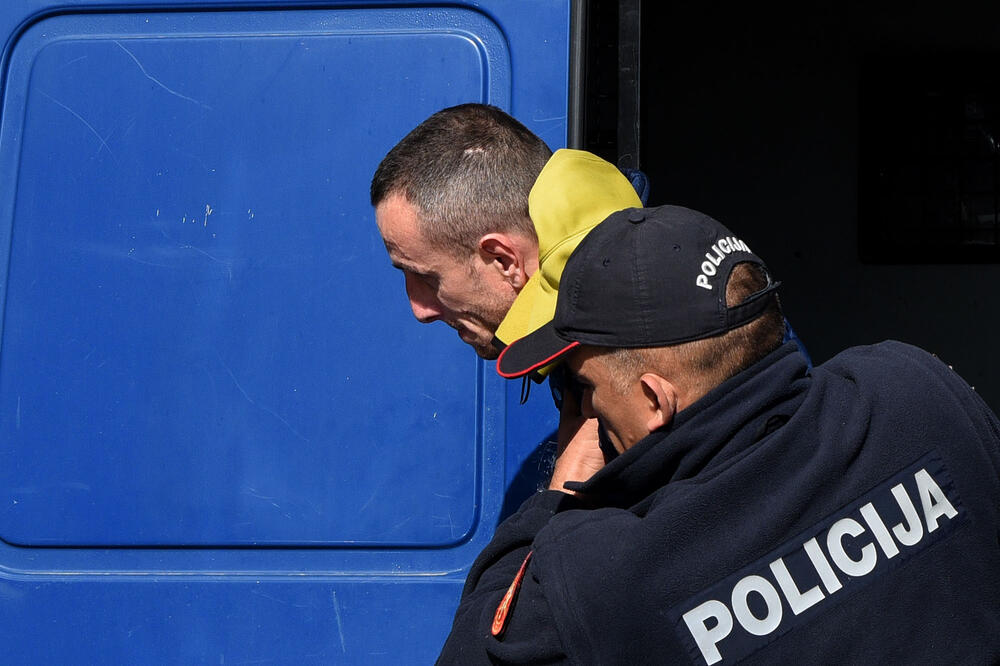 Privođenje osumnjičenog Vojvodića na saslušanje, Foto: Luka Zekovic