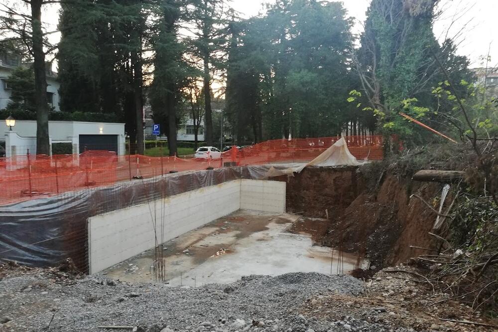 Temeljna jama u Beogradskoj ulici, na UP 46a, zona A, u zahvatu DUP-a "Nova varoš 2", pogled u pravcu sjeverozapada, Foto: B. Vukićević