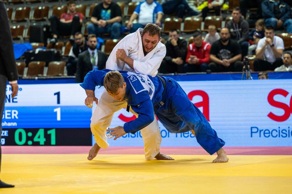 Novo Raičević u duelu sa Johanom Lencom