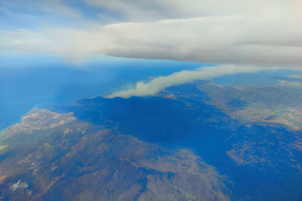 Pogled iz vazduha na dio Francuske pogođen požarima, Foto: Reuters