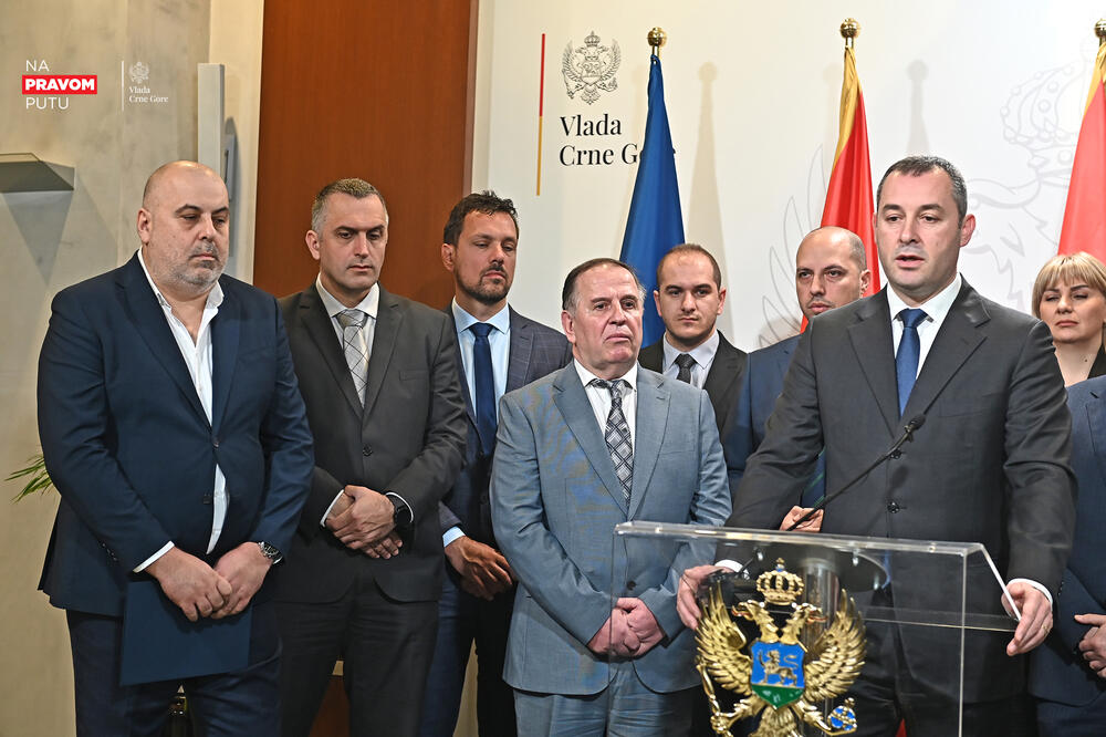 Šćekić za govornicom