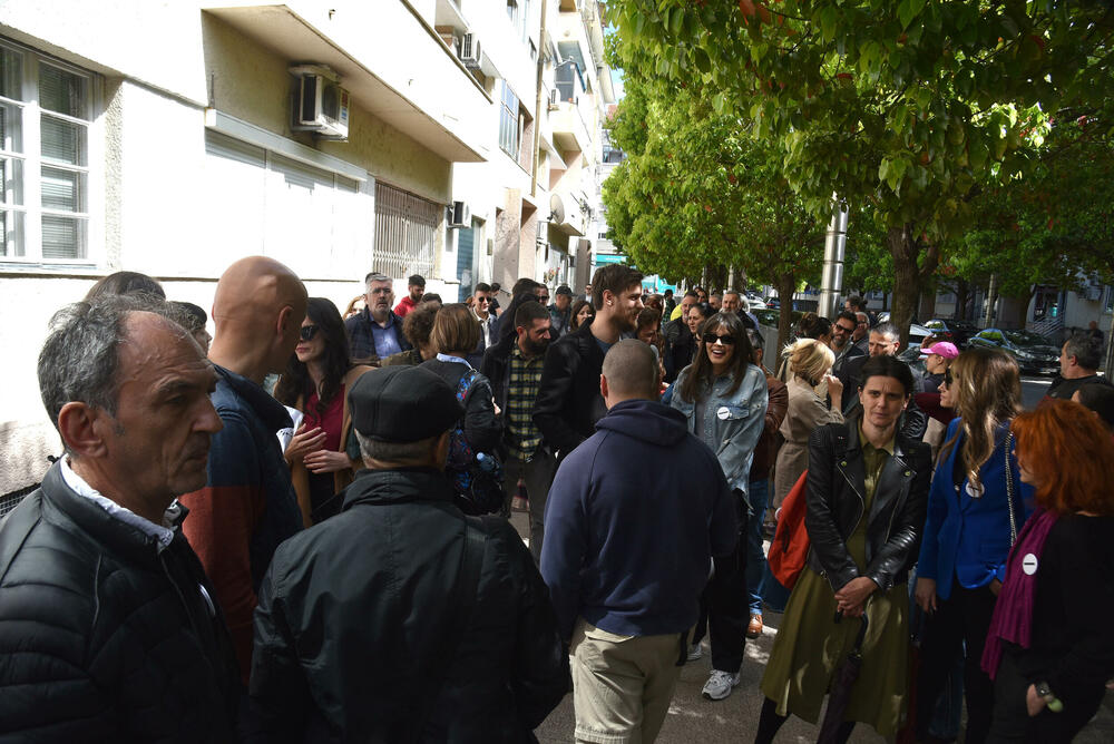 <p>"Rješenjem ovog problema ćete demonstrirati sposobnost da rješavate nastale probleme i da ne može samovolja pojedinaca iz Sindikata kulture ili bilo koje organizacije da bude jača od čitave Vlade Crne Gore", poručio je Pejović</p>