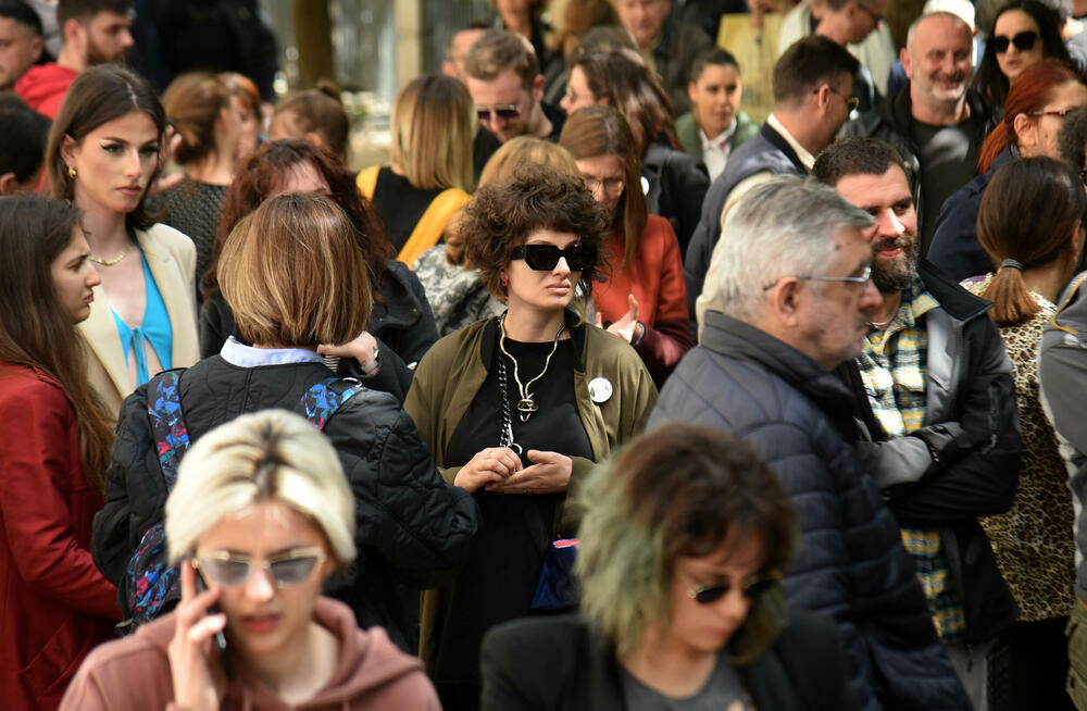 <p>"Rješenjem ovog problema ćete demonstrirati sposobnost da rješavate nastale probleme i da ne može samovolja pojedinaca iz Sindikata kulture ili bilo koje organizacije da bude jača od čitave Vlade Crne Gore", poručio je Pejović</p>