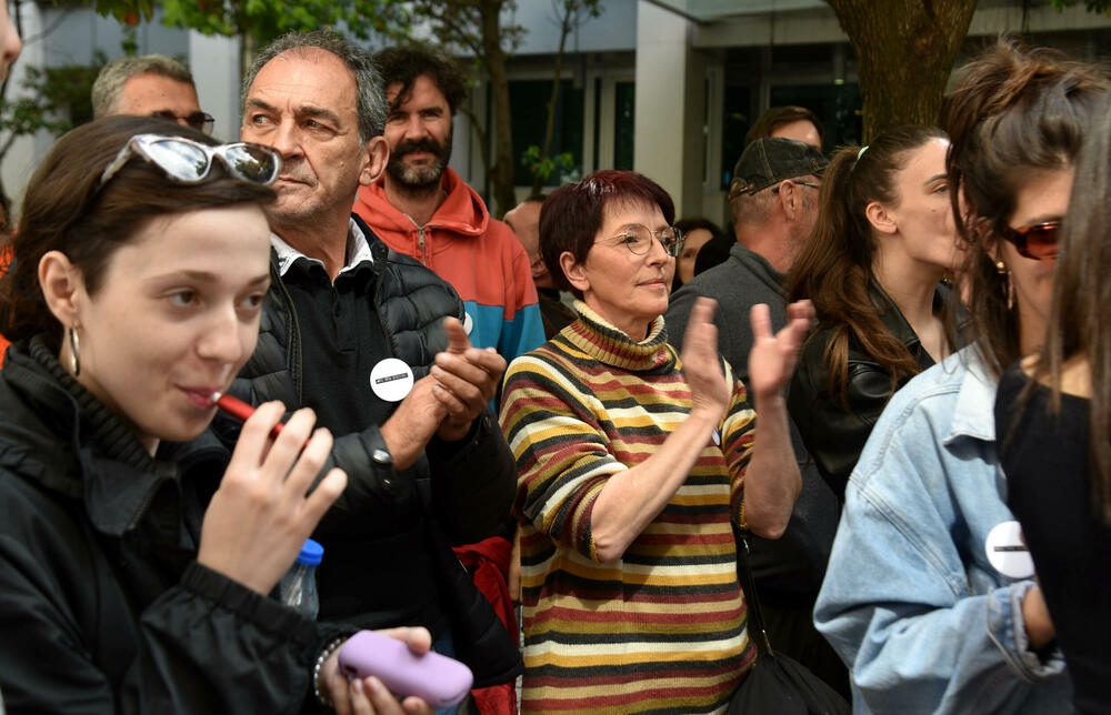 <p>"Rješenjem ovog problema ćete demonstrirati sposobnost da rješavate nastale probleme i da ne može samovolja pojedinaca iz Sindikata kulture ili bilo koje organizacije da bude jača od čitave Vlade Crne Gore", poručio je Pejović</p>