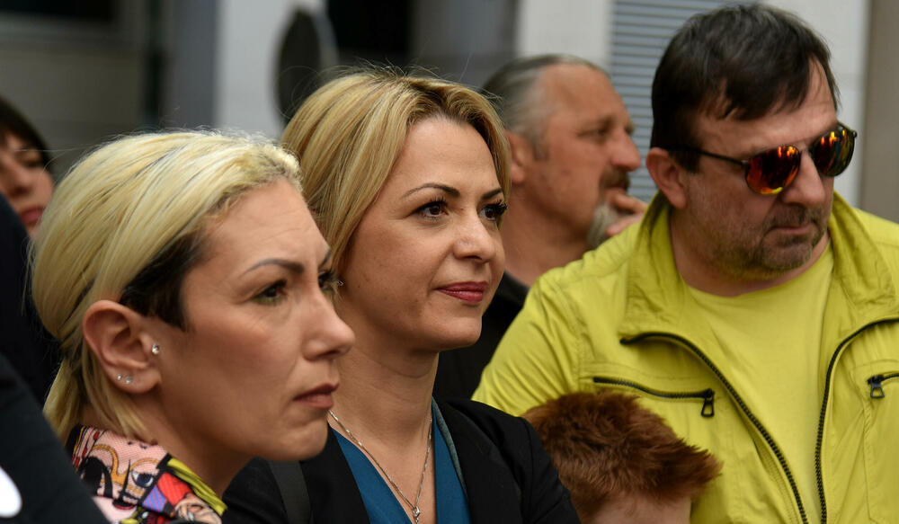 <p>"Rješenjem ovog problema ćete demonstrirati sposobnost da rješavate nastale probleme i da ne može samovolja pojedinaca iz Sindikata kulture ili bilo koje organizacije da bude jača od čitave Vlade Crne Gore", poručio je Pejović</p>