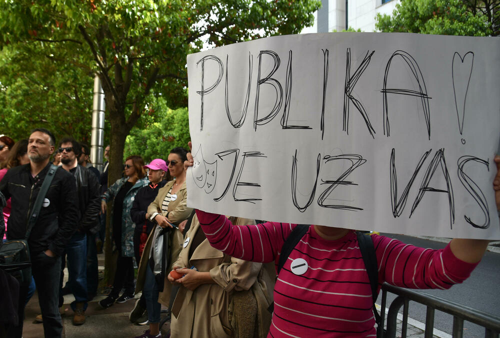 <p>"Rješenjem ovog problema ćete demonstrirati sposobnost da rješavate nastale probleme i da ne može samovolja pojedinaca iz Sindikata kulture ili bilo koje organizacije da bude jača od čitave Vlade Crne Gore", poručio je Pejović</p>