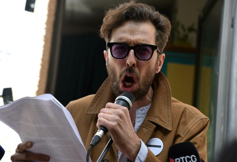 <p>"Rješenjem ovog problema ćete demonstrirati sposobnost da rješavate nastale probleme i da ne može samovolja pojedinaca iz Sindikata kulture ili bilo koje organizacije da bude jača od čitave Vlade Crne Gore", poručio je Pejović</p>