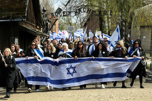Marš živih odaje počast žrtvama holokausta u logoru Aušvic