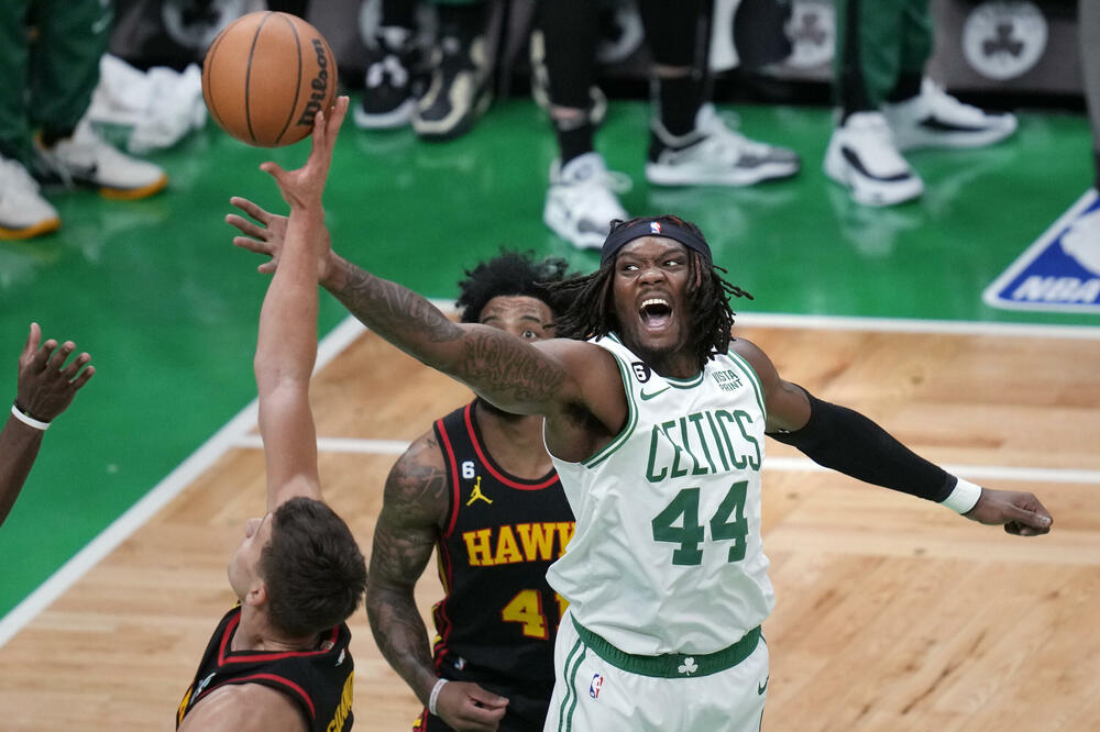 <p>Seltiksi poveli 2:0 u seriji, Kavalirsi nisu imali problema sa Niksima, Devin Buker predvodio Sanse protiv žilavih Klipersa</p>