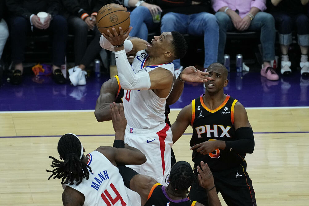 <p>Seltiksi poveli 2:0 u seriji, Kavalirsi nisu imali problema sa Niksima, Devin Buker predvodio Sanse protiv žilavih Klipersa</p>